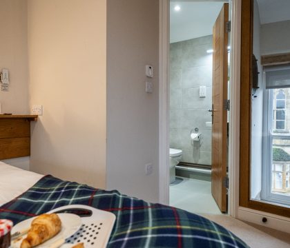 Evenlode Cottage Master Bedroom - StayCotswold