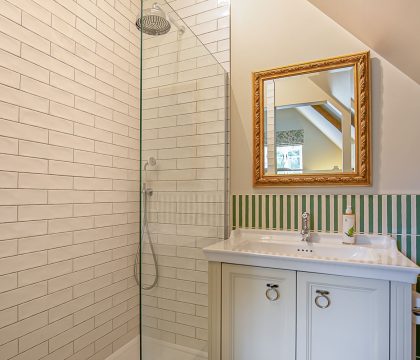 The Coach House Master Bedroom Ensuite - StayCotswold