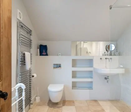 North End House Master Bedroom Ensuite - StayCotswold