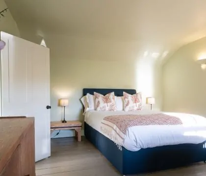 North End House Bedroom 3 - StayCotswold