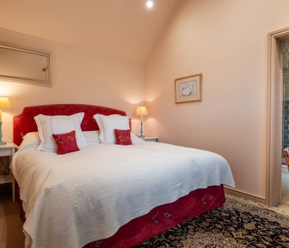 Guddlebrook Two Master Bedroom - StayCotswold
