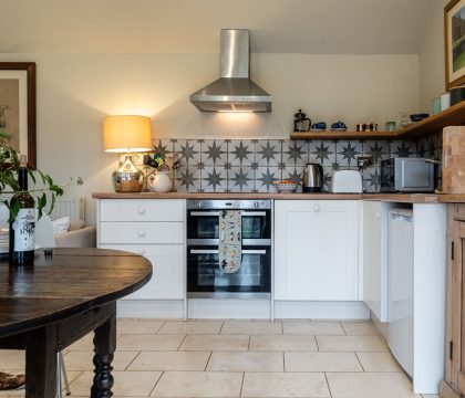 Guddlebrook Two Kitchen - StayCotswold