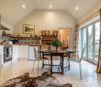 Guddlebrook Two Kitchen - StayCotswold