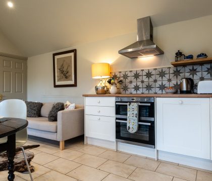 Guddlebrook Two Kitchen - StayCotswold