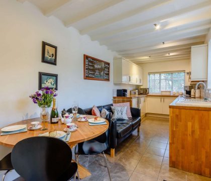 Orchard Cottage Kitchen/Dining Room - StayCotswold