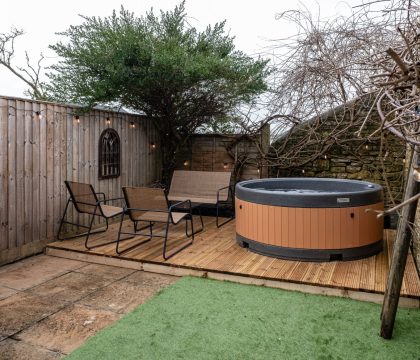 The Snug Garden - StayCotswold