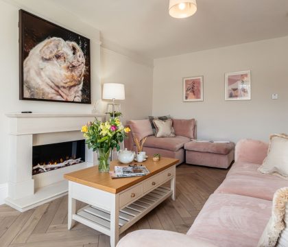 Piggy in the Middle Sitting Area - StayCotswold