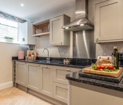 Piggy in the Middle Kitchen - StayCotswold