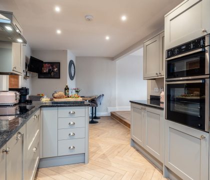 Piggy in the Middle Kitchen - StayCotswold