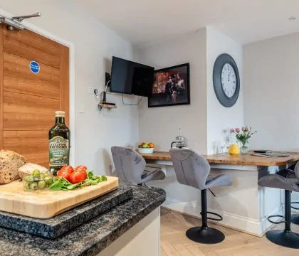 Piggy in the Middle Kitchen - StayCotswold