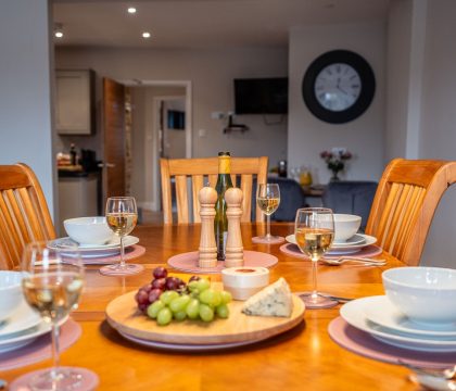 Piggy in the Middle Dining Area - StayCotswold