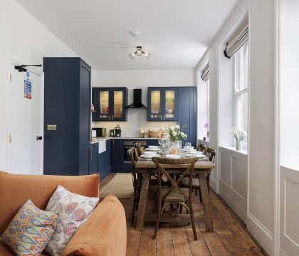Bakers Flat Kitchen/Dining Area - StayCotswold
