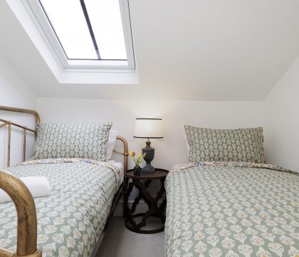 Bakers Flat Bedroom 3 - StayCotswold
