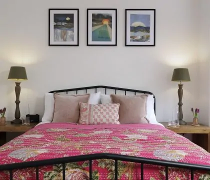 Bakers Flat Bedroom 2 - StayCotswold