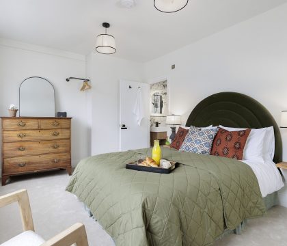 Bakers Flat Master Bedroom - StayCotswold