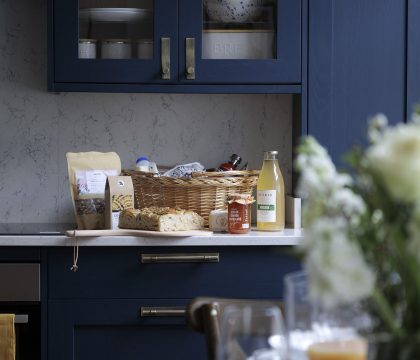 Bakers Flat Kitchen/Dining Area - StayCotswold
