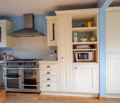 Kingsley House Kitchen - StayCotswold