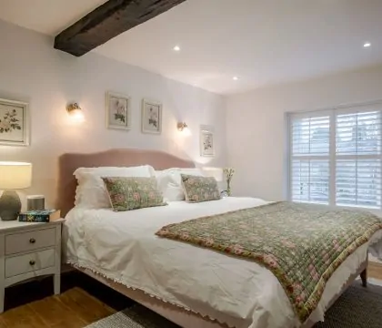 Stonecrop Cottage Master Bedroom - StayCotswold