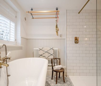 Stonecrop Cottage Family Bathroom - StayCotswold