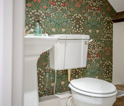 Stonecrop Cottage Bedroom 4 Ensuite - StayCotswold
