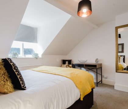 Licatas Apartment Master Bedroom - StayCotswold