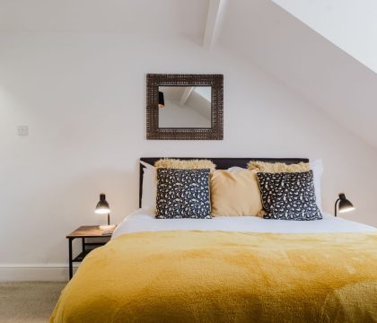 Licatas Apartment Master Bedroom - StayCotswold