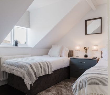 Licatas Apartment Bedroom 2 - StayCotswold