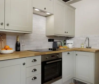 Little Bird Cottage Kitchen - StayCotswold