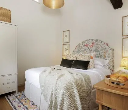 Little Bird Cottage Master Bedroom - StayCotswold