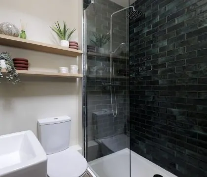 Little Bird Cottage Shower Room - StayCotswold