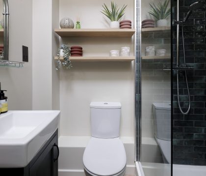 Little Bird Cottage Shower Room - StayCotswold