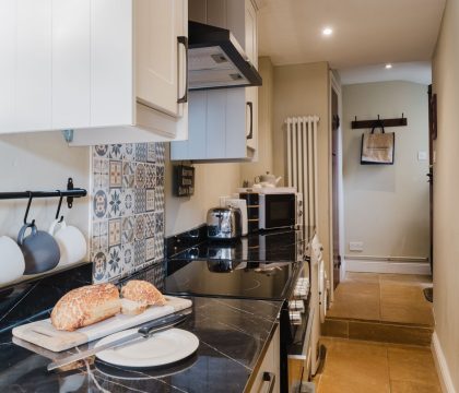 Cobblers Cottage Kitchen - StayCotswold