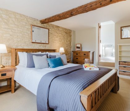 Cobblers Cottage Double Bed - StayCotswold