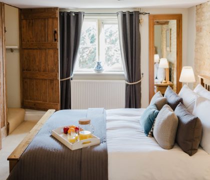 Cobblers Cottage Double Bed - StayCotswold