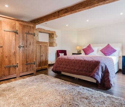Ringers Cottage Master Bedroom - StayCotswold