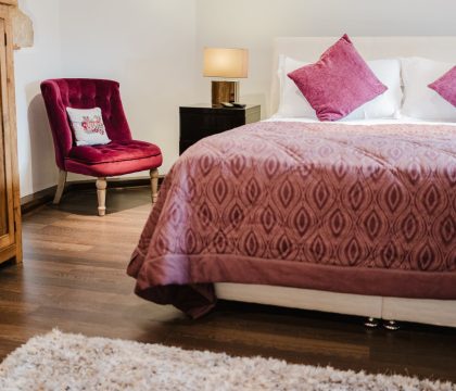 Ringers Cottage Master Bedroom - StayCotswold