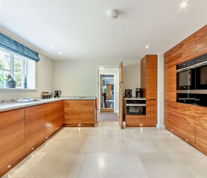 Stonelands Kitchen - StayCotswold