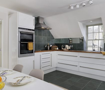 Orchard House at Broadwell Manor Kitchen/Dining Area - StayCotswold