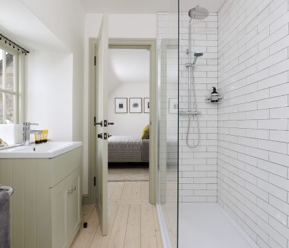 Orchard House at Broadwell Manor Master Bedroom Ensuite - StayCotswold
