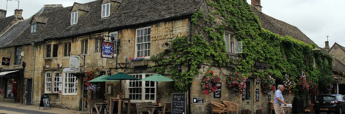 Front of the Cotswold Arms Pub, a dog friendly pub in Burford