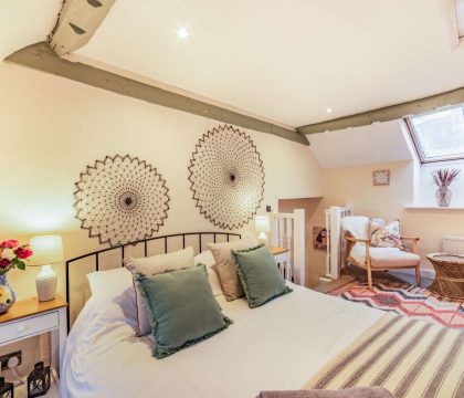 Blenheim Cottage King Size Bed - StayCotswold