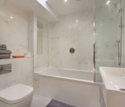 The Nook Bathroom- StayCotswold