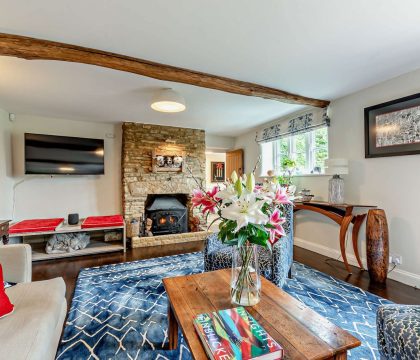 Stonelands Sitting Room - StayCotswold