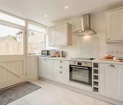 Upper Barn Kitchen - StayCotswold