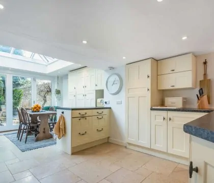 Gassons View Kitchen/ Breakfast Room - StayCotswold