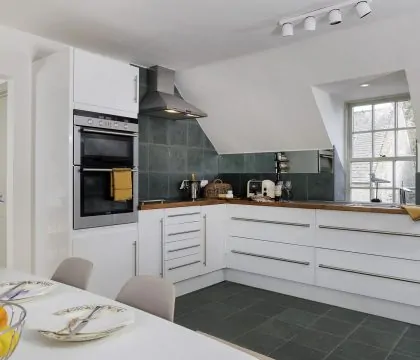 Orchard House at Broadwell Manor Kitchen/Dining Area - StayCotswold