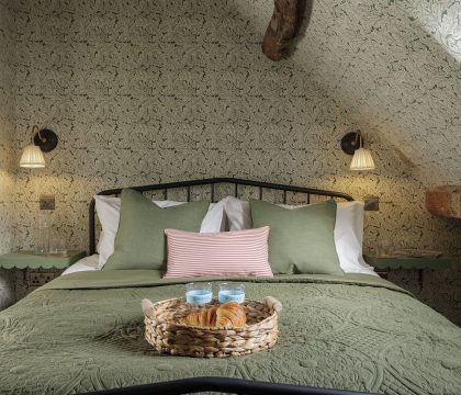 The Miller's Snug at Cowley House Master Bedroom - StayCotswold