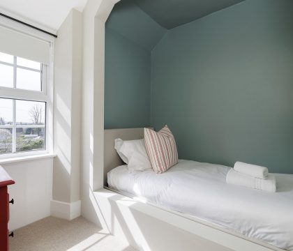 The Smithy Bedroom 3 - StayCotswold
