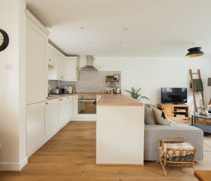 Eagle Cottage Kitchen - StayCotswold