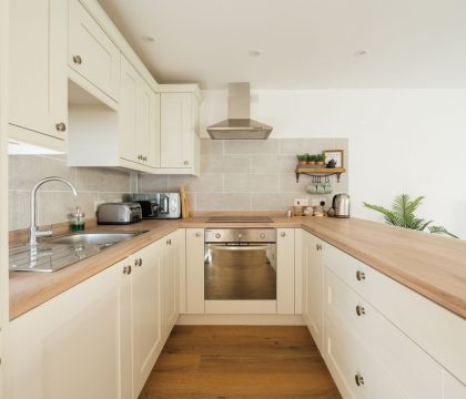 Eagle Cottage Kitchen - StayCotswold